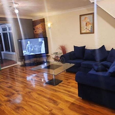 Home Away In A Close Thamesmead  외부 사진