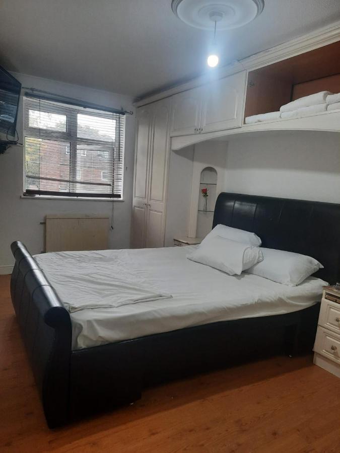 Home Away In A Close Thamesmead  외부 사진