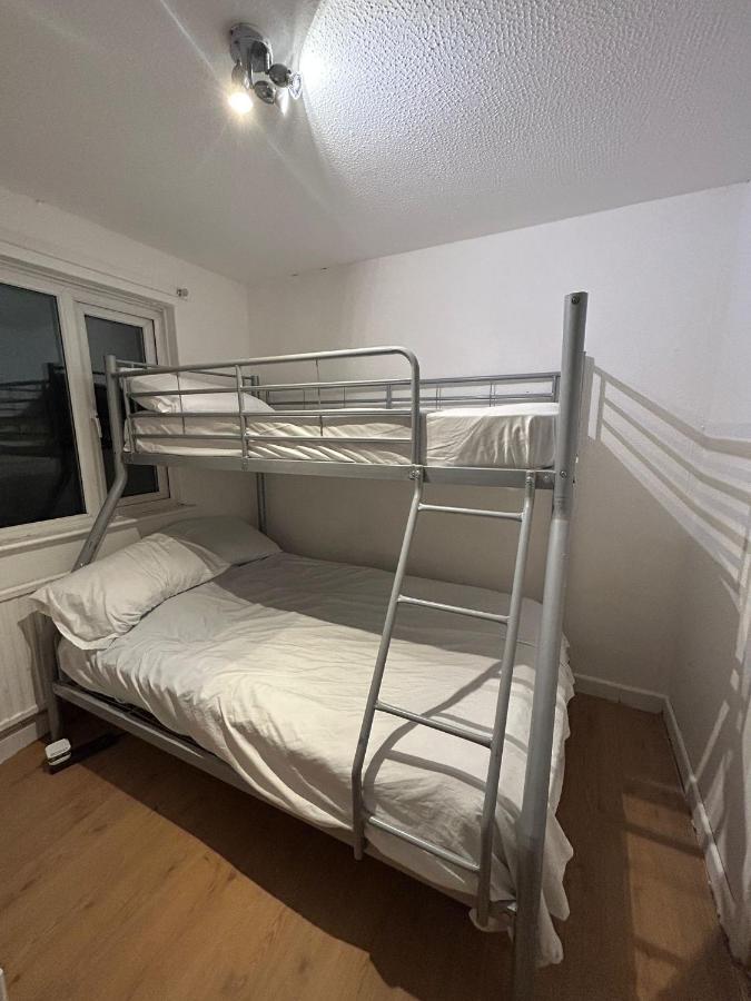 Home Away In A Close Thamesmead  외부 사진